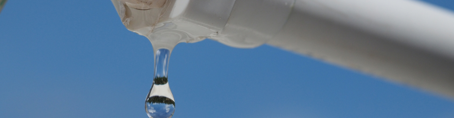 Qual a importância da manutenção preventiva para evitar vazamentos e problemas hidráulicos futuros?